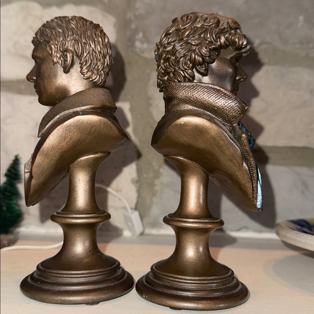 Sherlock Holmes and Watson BBC Busts of Characters - Picture 13 of 15